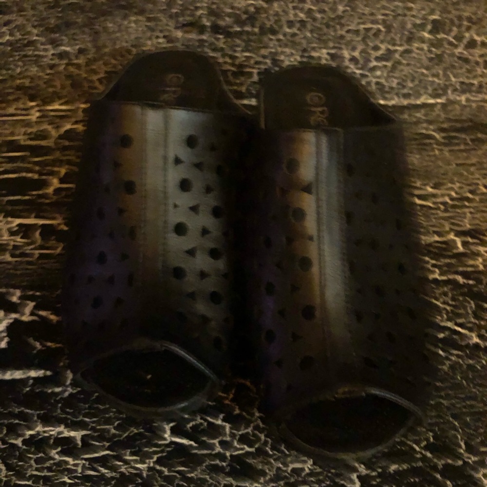 Black shoes. Brand Refresh size 8